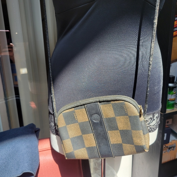 Fendi Vintage Cross Body Bag W/Logo - Authentic - Picture 3 of 15